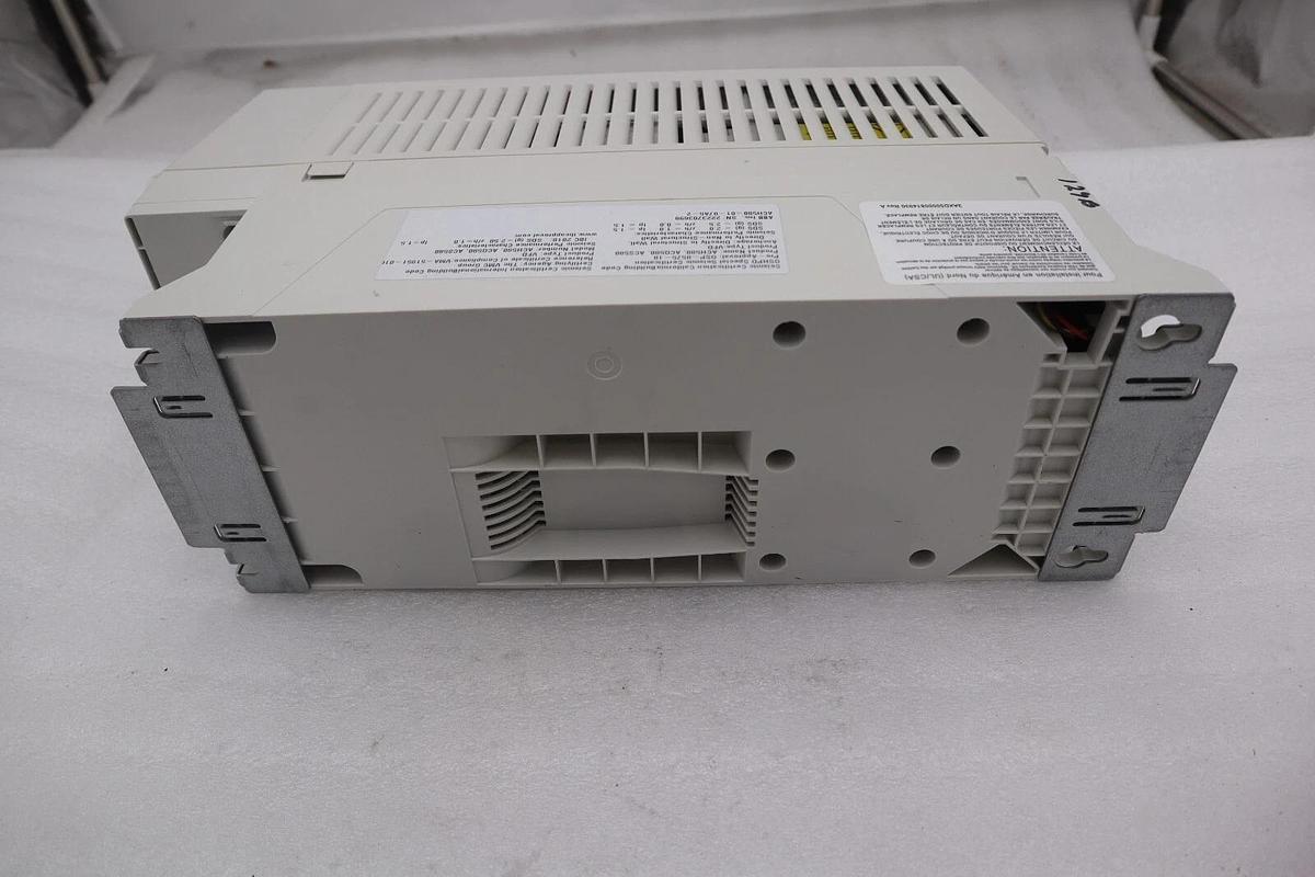 ABB ACH580-01-07A5-2 Drive INPUT 3PH 400/480VAC 50/60HZ 7.5AMP 2HP STOCK 2060-A
