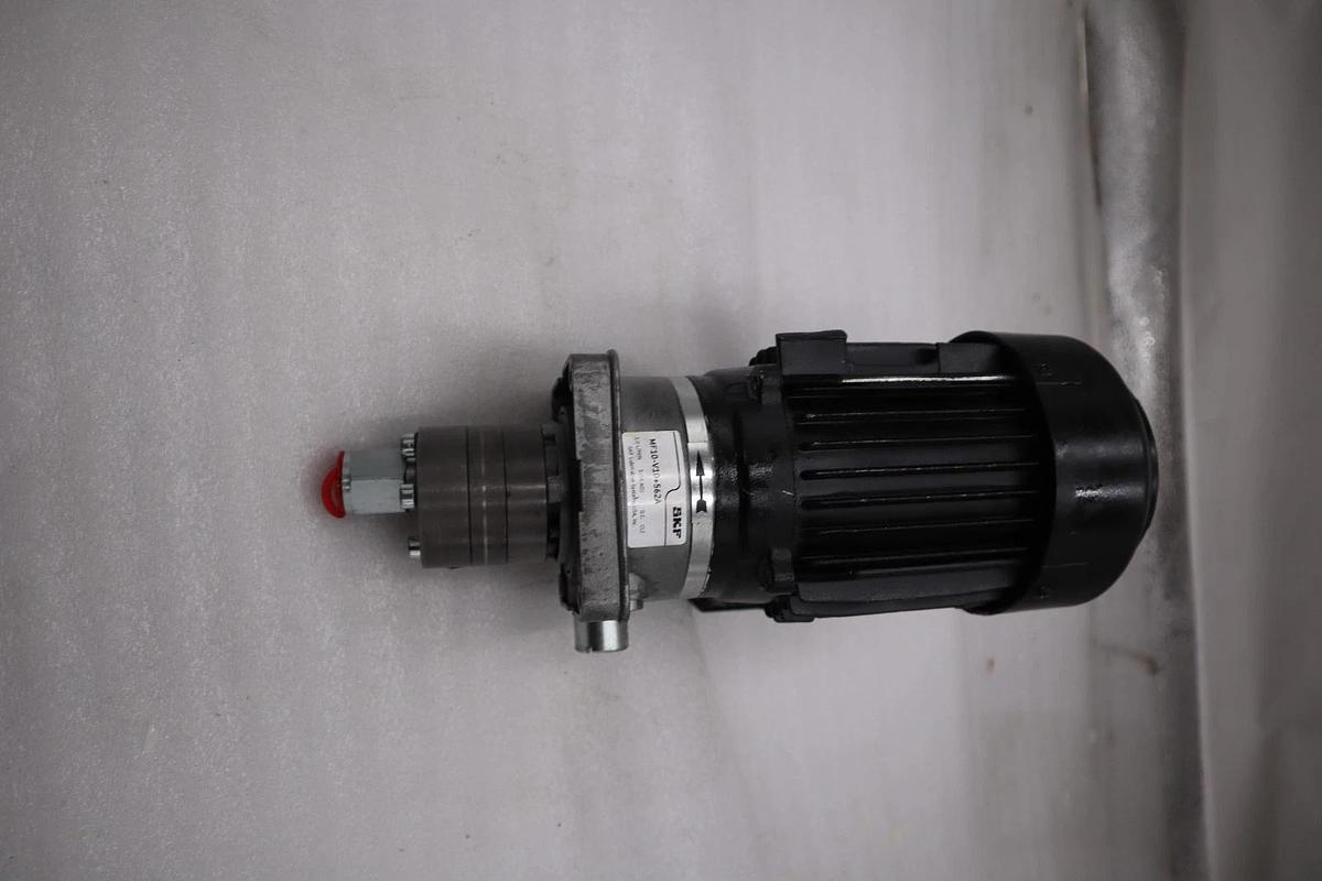 LINCOLN INDUSTRIAL (SKF) MF10-V10+562A / ST56S2 GEAR PUMP NEW UNIT #H1116