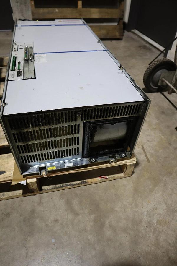 Used REXROTH INDRAMAT DRIVE DKR02.1-W300B-BE79-01-FW STOCK S698