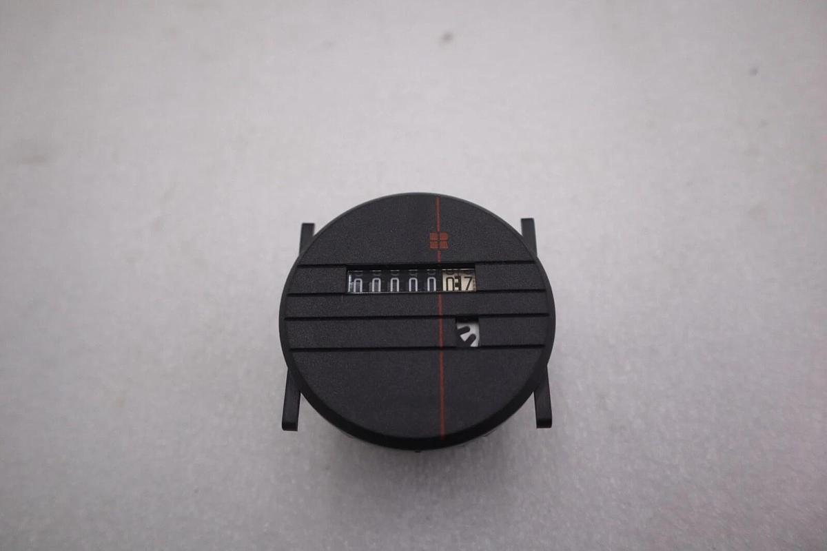 REDINGTON COUNTERS  95F1401 Round Hour Meter #K-3040