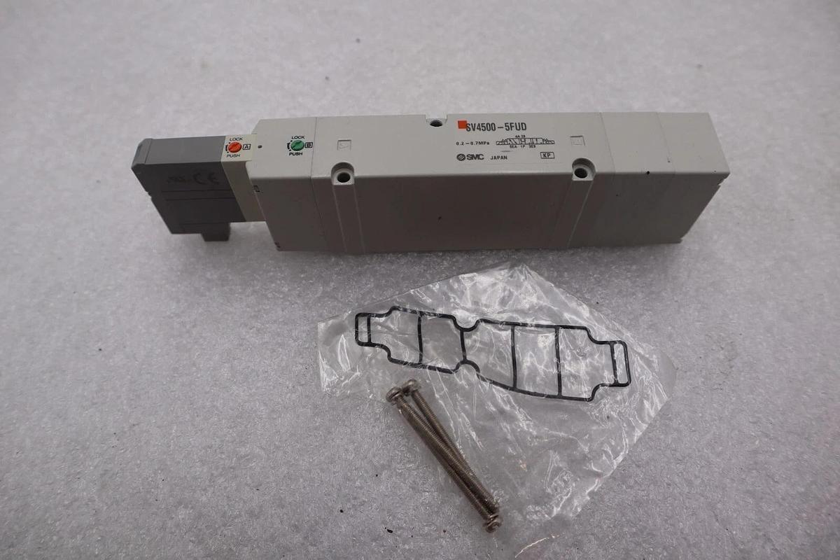 NEW OPEN BOX SMC SV4500-5FUD Double Solenoid Valve STOCK K-2473