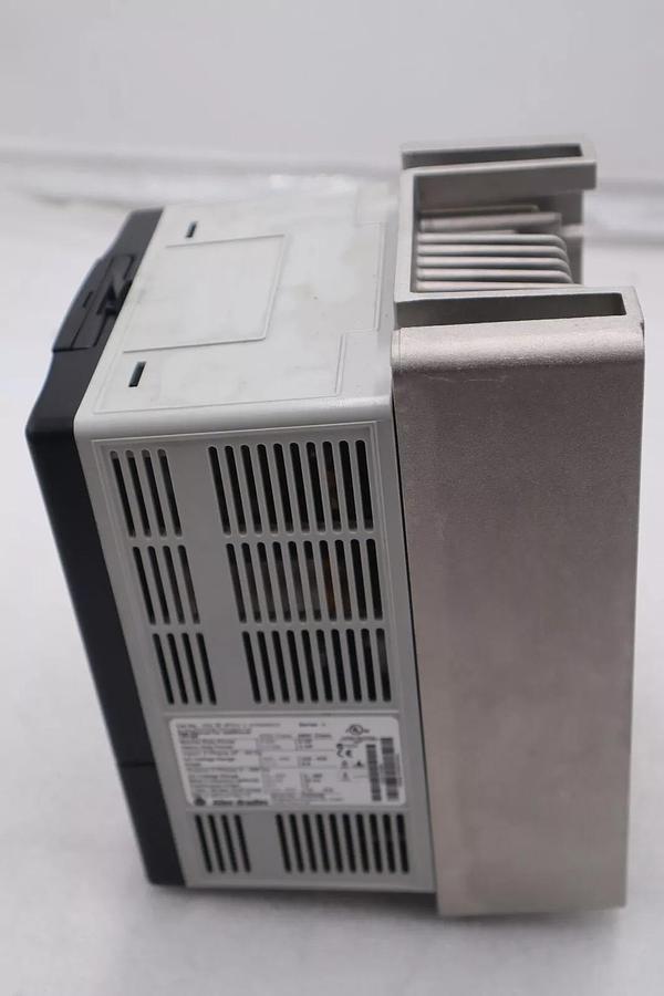Used 20AD8P0A3AYNANC0 ALLEN BRADLEY POWERFLEX 70 5HP AC DRIVE 480 VOLT STOCK 3294