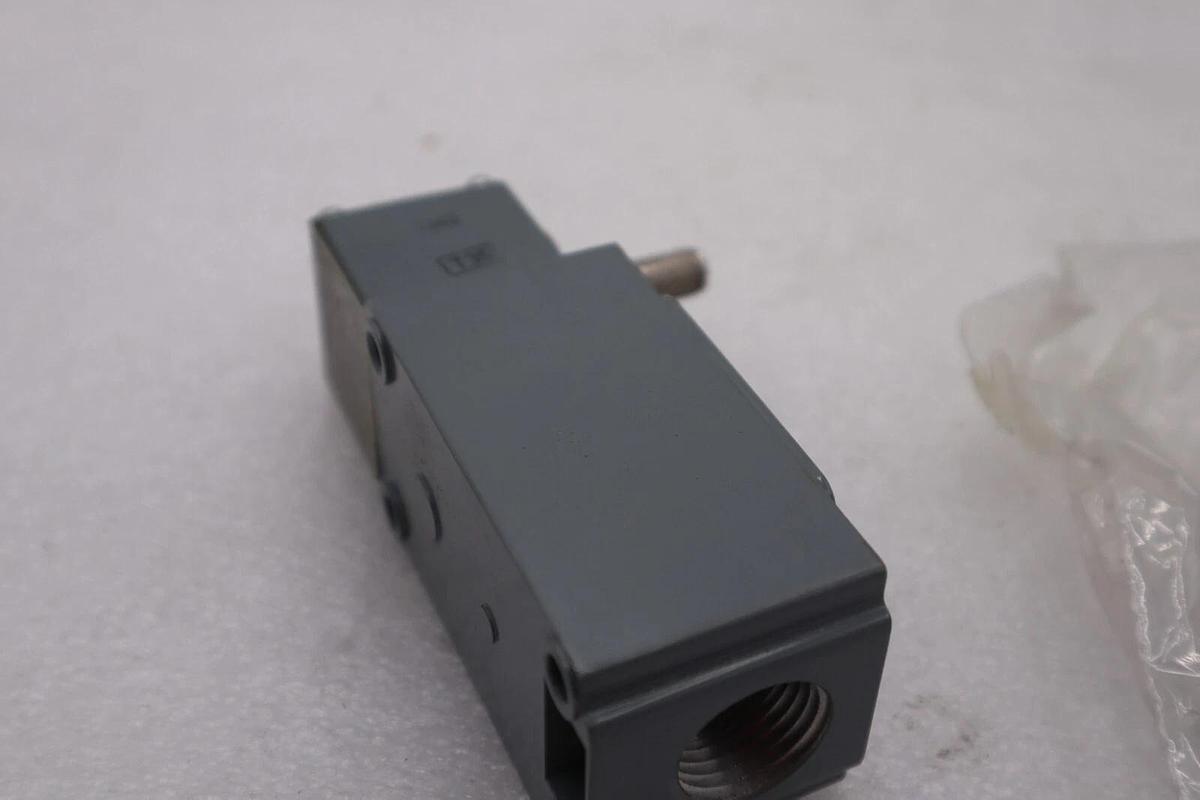 ALLEN-BRADLEY 802T-H2 SWITCH LIMIT OIL TIGHT SERIES C #K-2274