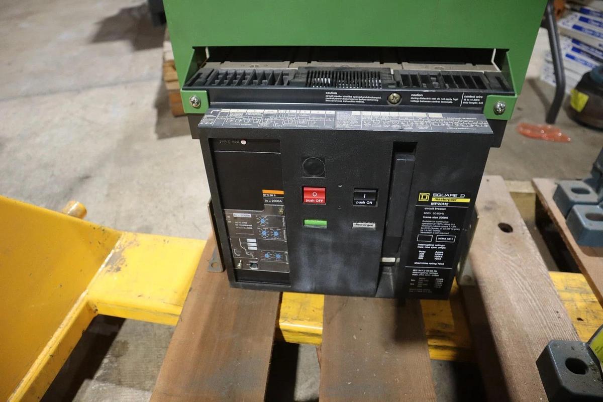 Used SQUARE D MP20H2 MASTERPACT CIRCUIT BREAKER 2000 STOCK CC59