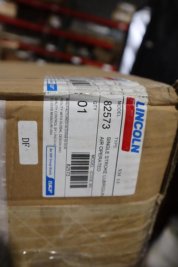 Used LINCOLN INDUSTRIAL 82573 RAM PUMP AIR OPERATED NEW IN BOX STOCK H713