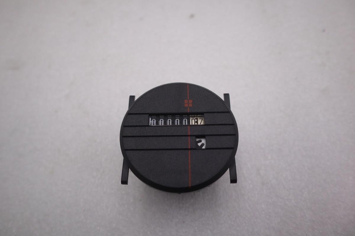 Used REDINGTON COUNTERS 95F1401 Round Hour Meter #K-3040
