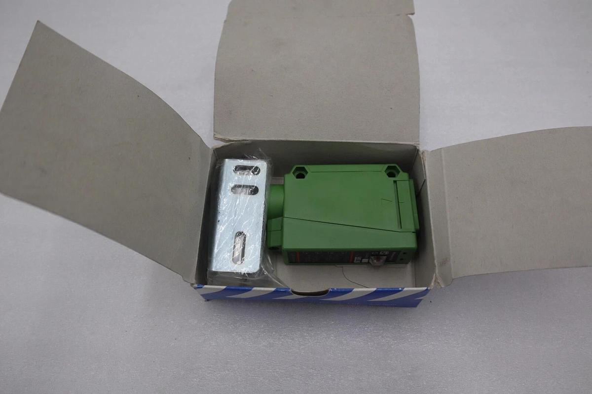 NEW MATSUSHITA ELECTRIC VF-PRM3 /VFPRM3 PHOTOELECTRIC SENSOR STOCK 1818B