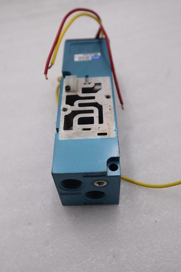 Used NEW MAC VALVES 82A-0A-CKA PNEUMATIC SOLENOID VALVE BASE MANIFOLD STOCK H1510