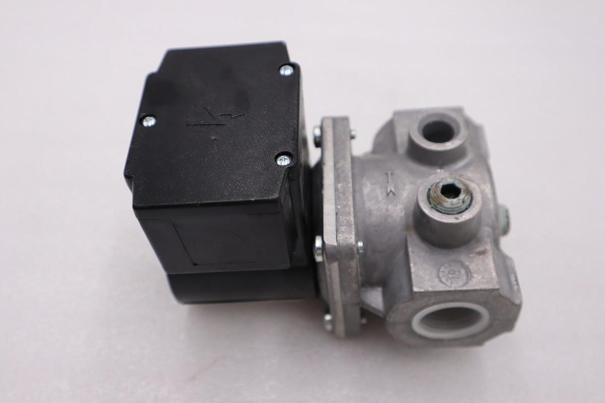 Used NEW OPEN BOX HONEYWELL V8295A1024 SOLENOID GAS VALVE STOCK H959A
