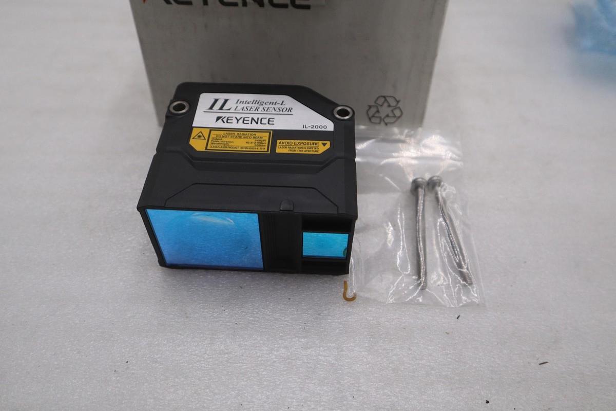 New Box Keyence IL-2000 IL2000 Laser Sensor 1000 to 3500MM Measuring Distance