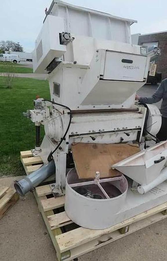 Used TRIA (OMV GROUP) GRANULATOR MODEL 900 NS-R WITH SILENCER