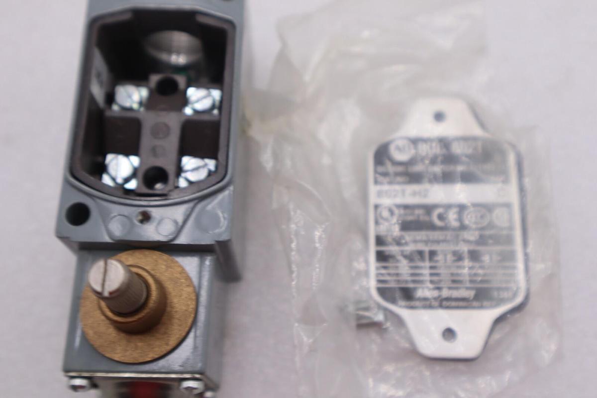 Used ALLEN-BRADLEY 802T-H2 SWITCH LIMIT OIL TIGHT SERIES C #K-2274