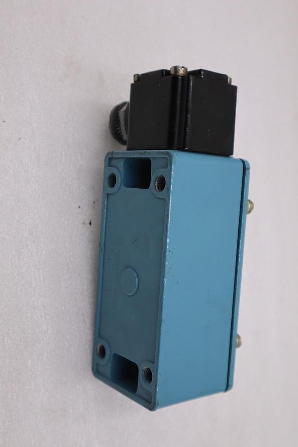 Used HONEYWELL 51ML10 LIMIT SWITCH STOCK K2114CC