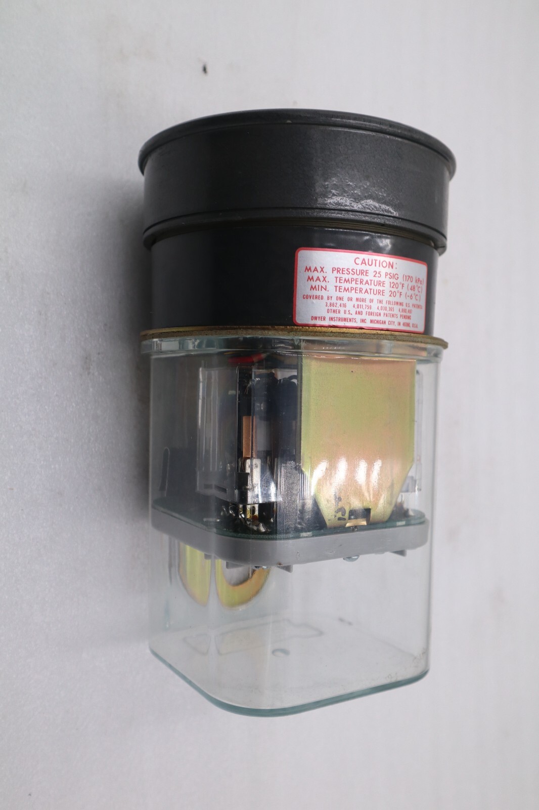 Used Dwyer 3304 Photohelic Pressure Switch Water Gauge STOCK 5524