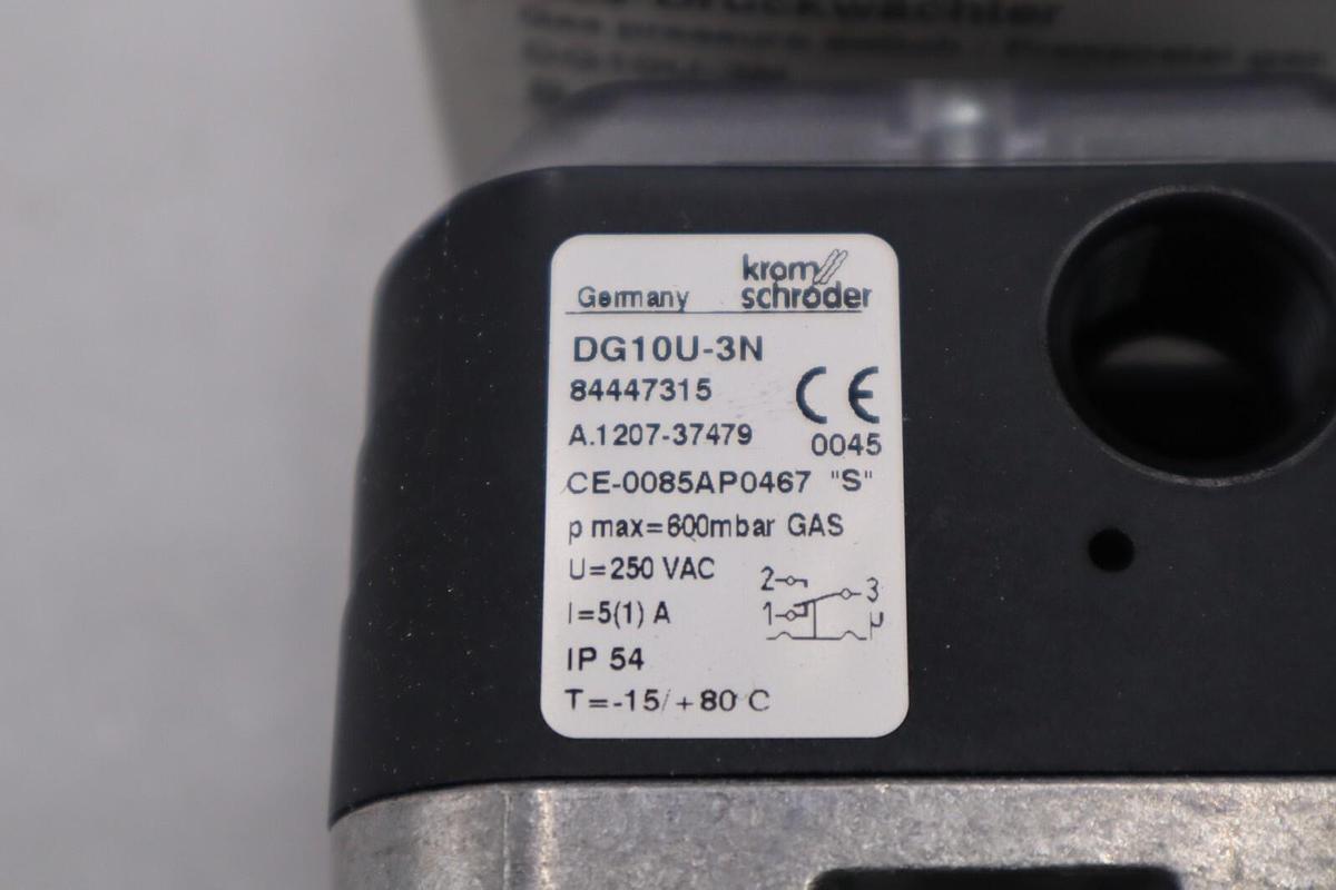NEW KROM SCHRODER DG10U-3N 84447315 GAS PRESSURE SWITCH STOCK H625A