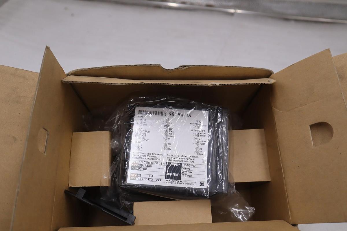 Used YOKOGAWA UT350-00 Digital Controller NEW OPEN BOX STK GF339A