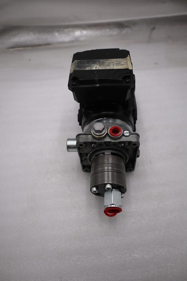 Used LINCOLN INDUSTRIAL (SKF) MF10-V10+562A / ST56S2 GEAR PUMP NEW UNIT #H1116