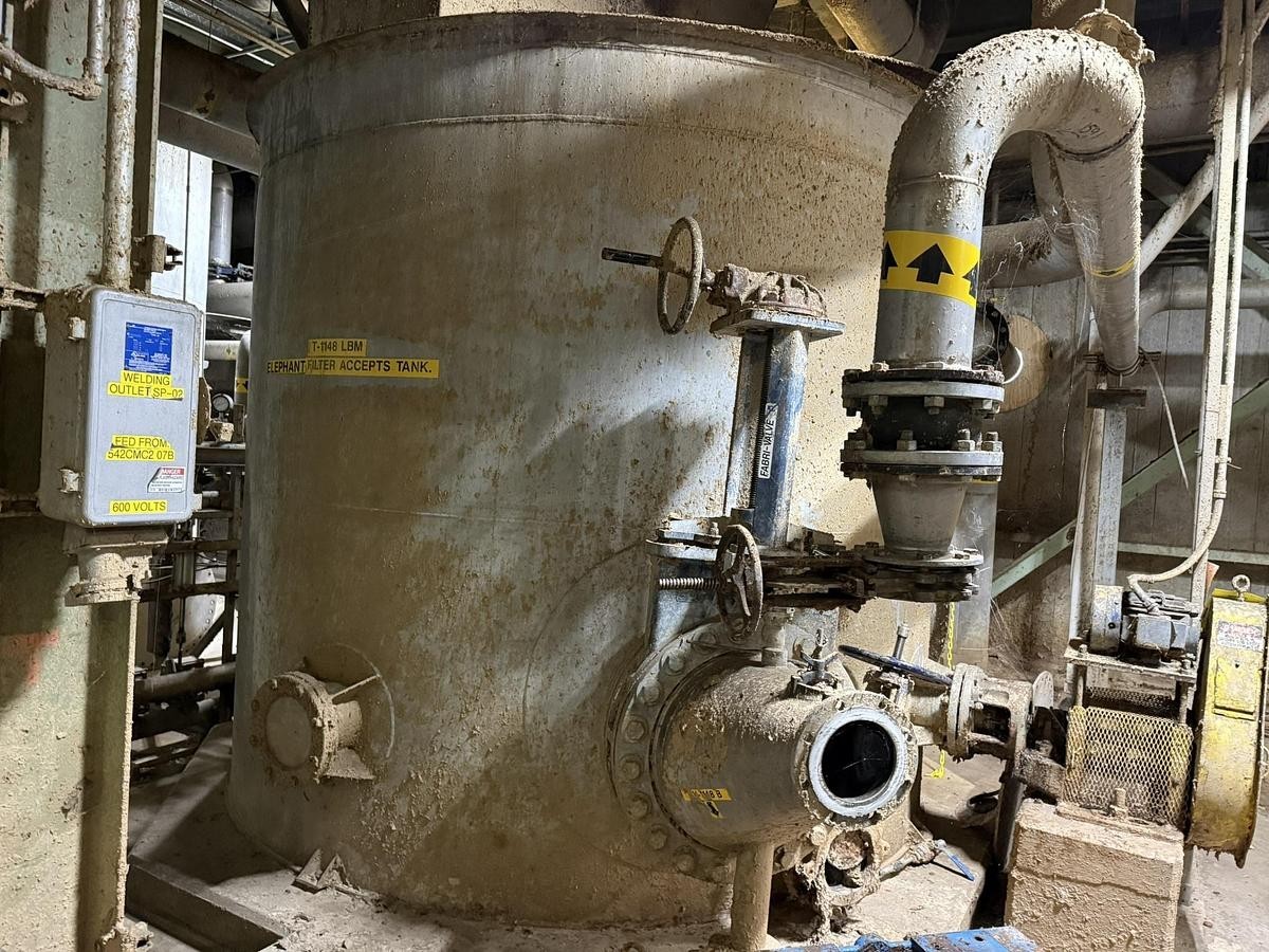 Used 7,500 GALLON ALLOY FABRICATORS INC. T-304L S/S TANK 9' TALL 12' DIAMETER