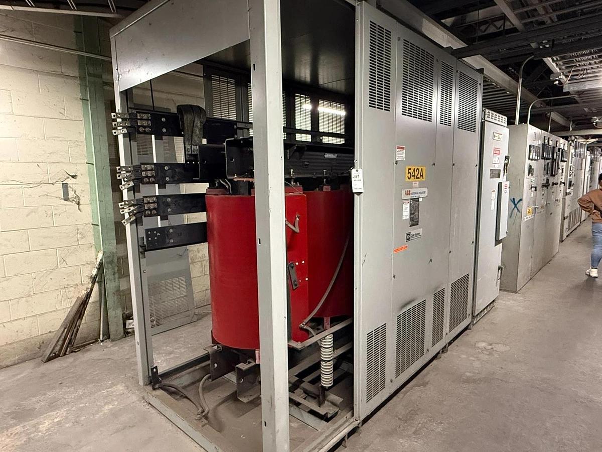 Used ABB CUTLER HAMMER 2500/3333 kVA 13800 Delta to 600Y 3PH Dry Type Transformer