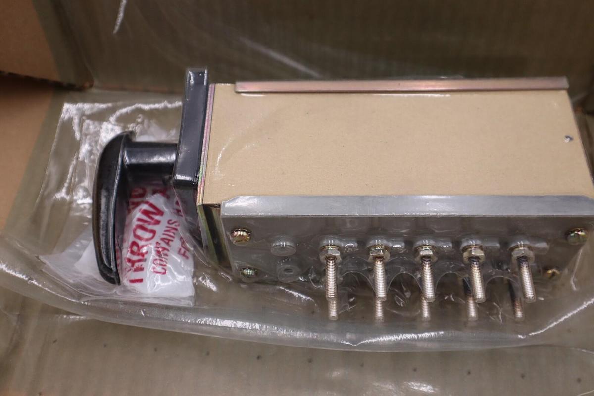Electroswitch 8328A84G01 Disconnect Switch NEW IN BOX STOCK G272