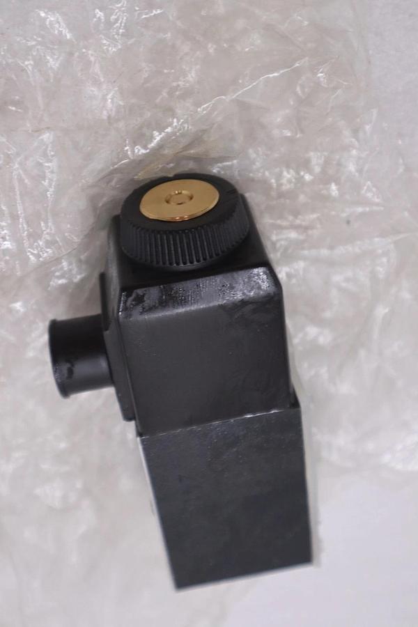 NEW OPEN BOX Vickers DG4V-3-2A-M-U-B6-60 DIRECTIONAL SOLENOID VALVE STK K303A
