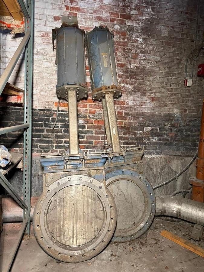 Used 24" Actuated Pnuematic Knife Gate Valve 316SS (TWO AVAILABLE)