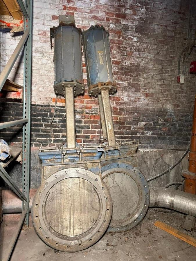 Used 24" Actuated Pnuematic Knife Gate Valve 316SS (TWO AVAILABLE)