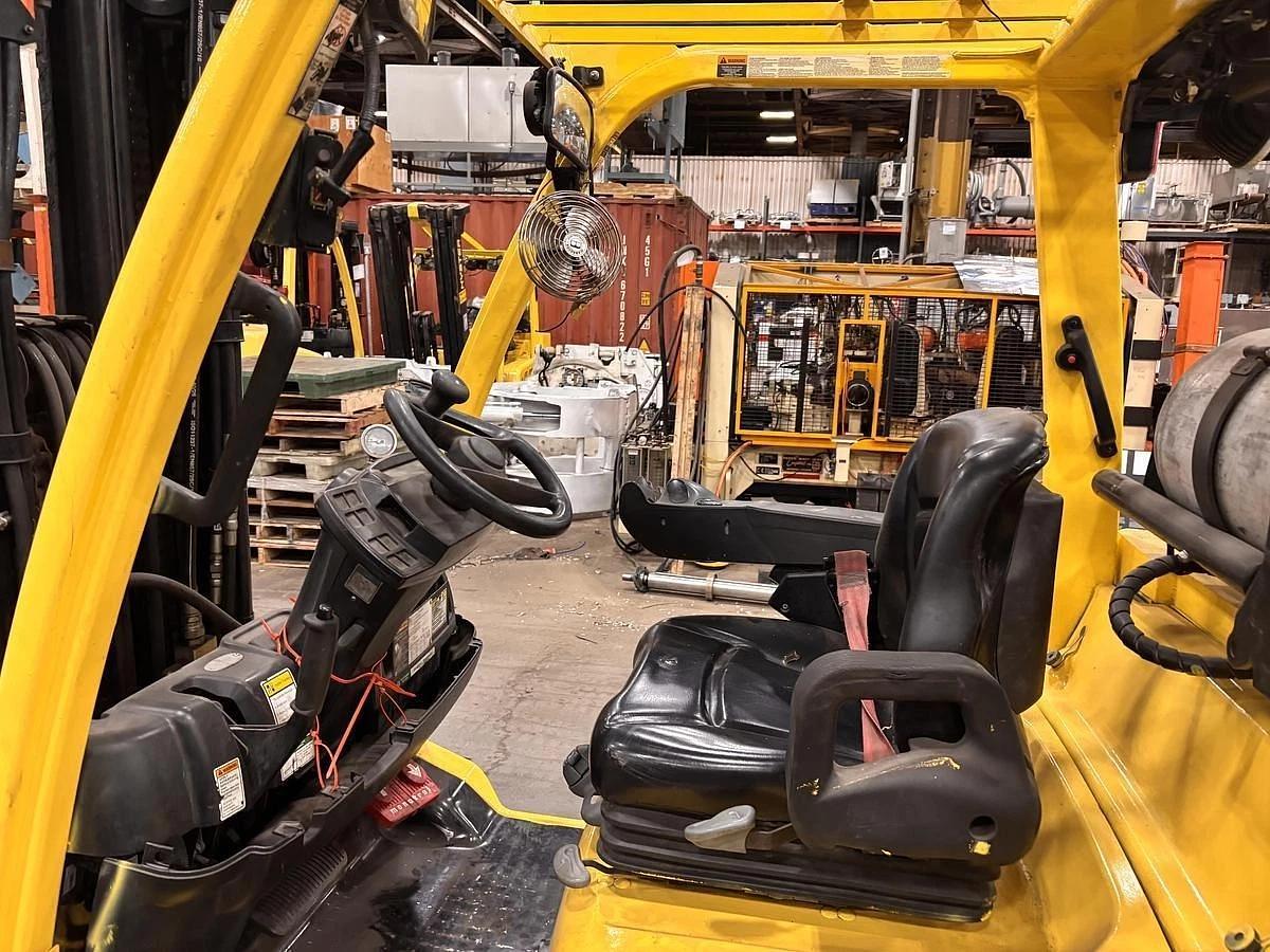 Used 12,000 POUND CAPACITY HYSTER MODEL S120FTPRS 60" CASCADE PAPER ROLL CLAMP