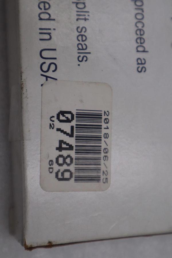 Used LOT OF 2 - NEW Parker Clipper Oil Seals 1QTR18 / 07489 / H1L5 STOCK 3774A