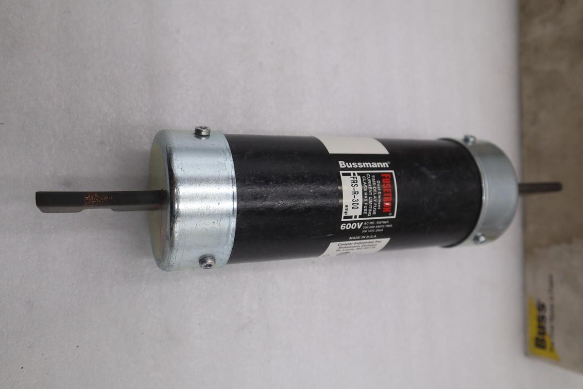 Used LOT OF 7 NEW OPEN BOX BUSSMAN FUSTRON FRS-R-300 600 V 300 AMP STK GF751