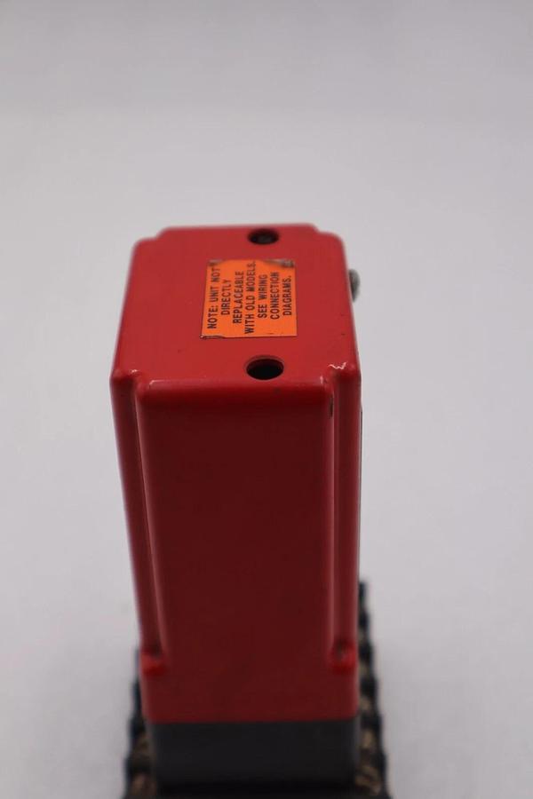 Used RED LION CONTROLS PRA13021 RELAY MODULE STOCK #4143