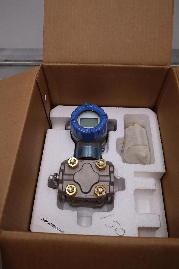 NEW Honeywell STD820-L1HC4AS-1-A-ADE-11S-A-20A0-00-000 Transmitter STOCK 2525-A