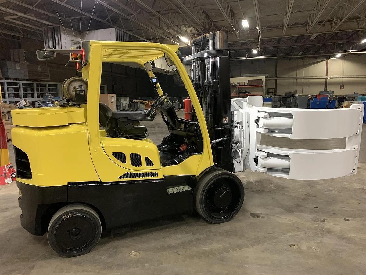 Used 15,500 POUND HYSTER MODEL S155FT FORKLIFT WITH 84" CASCADE PAPER ROLL CLAMP