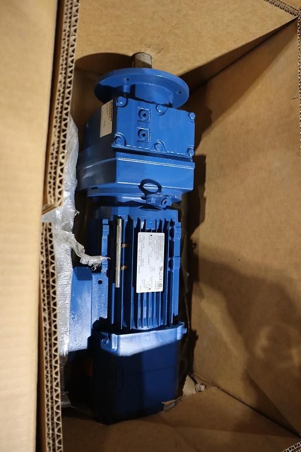 NEW SEW EURODRIVE RF47 DRN80M4/BE1HR HELICAL GEAR MOTOR STOCK H817