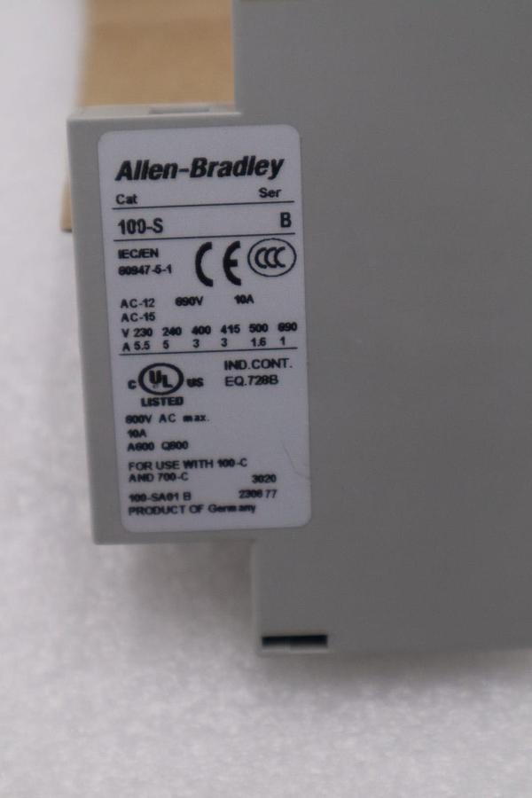 LOT OF 2 - Allen Bradley 100-SA01 Auxiliary Contact Side Mount STOCK H860A