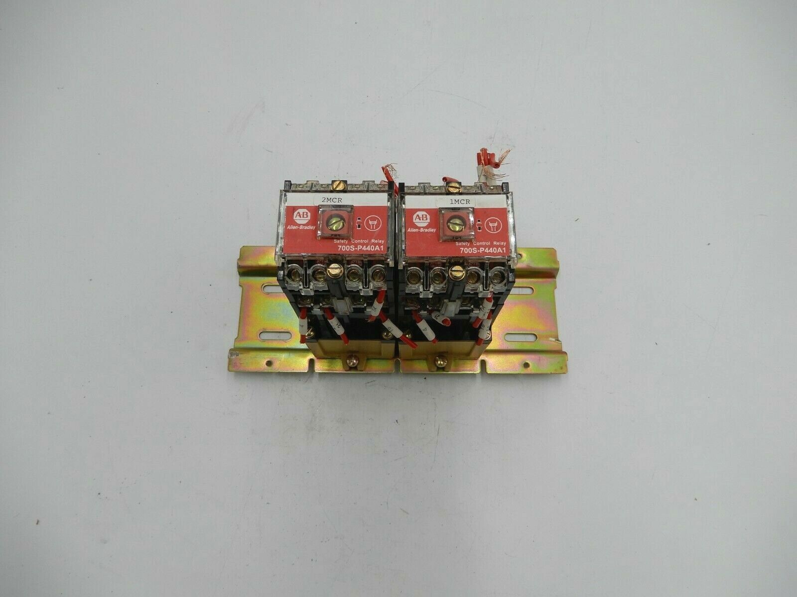 Used ALLEN BRADLEY 700-P440A1 SER D INDUSTRIAL AC RELAY 10A 600VAC STOCK 819