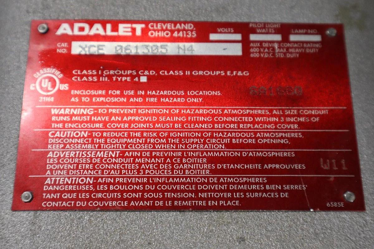 Used ADALET XCE-061305-N4 EXPLOSION PROOF ENCLOSED SWITCH/ CESD3034 RECEPTACLE #W-76