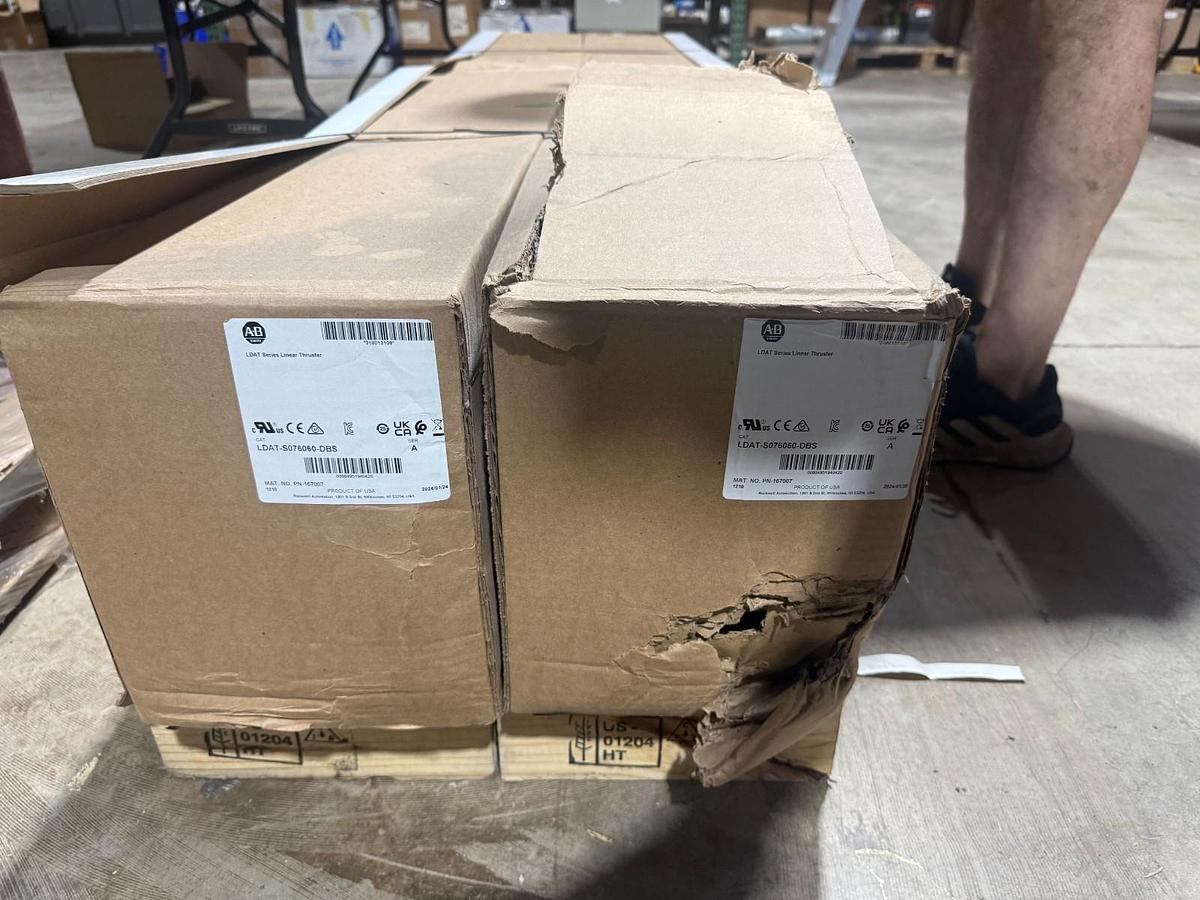 ALLEN BRADLEY LDAT-S076060-DBS / LDATS076060DBS NEW IN BOX (2 AVAILABLE) #S679