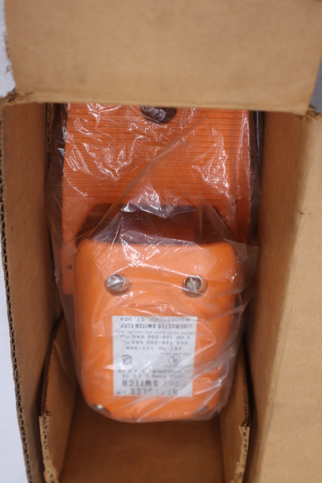 LINEMASTER 531-SWN SWITCH FOOT SPDT OFF-(ON) - STOCK 5525CC