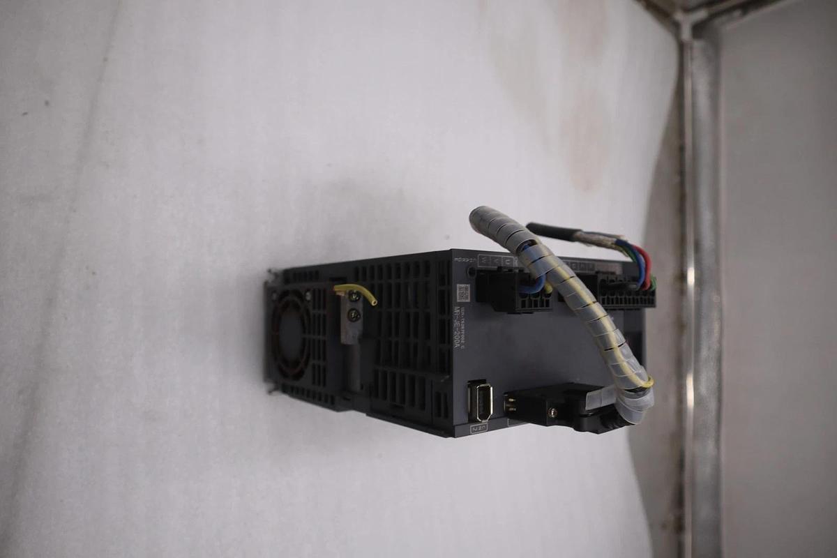Used Mitsubishi MR-JE-200A Servo Drive STOCK CC140