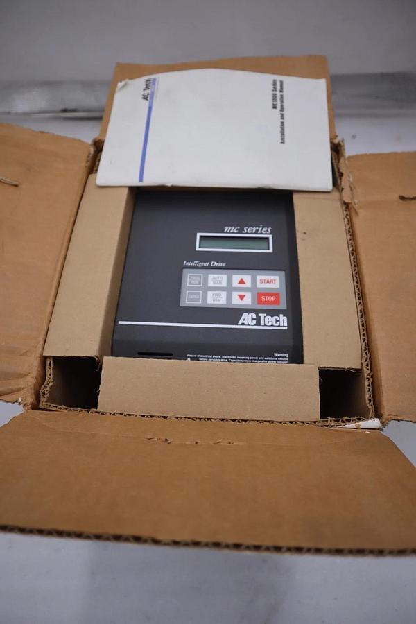 LENZE AC Tech M1450B 5HP 3.7KW 400/480V AC Drive NEW IN BOX STOCK 2173A