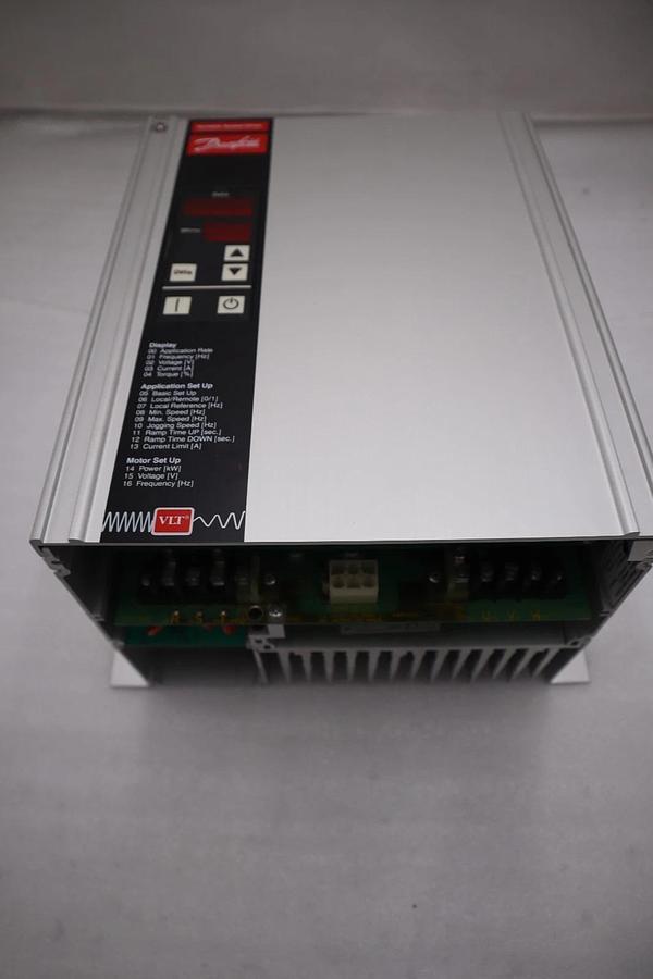 Used NEW Danfoss 175L1017 VLT Type 3002 Variable Speed Drive 440-500V STOCK H1857