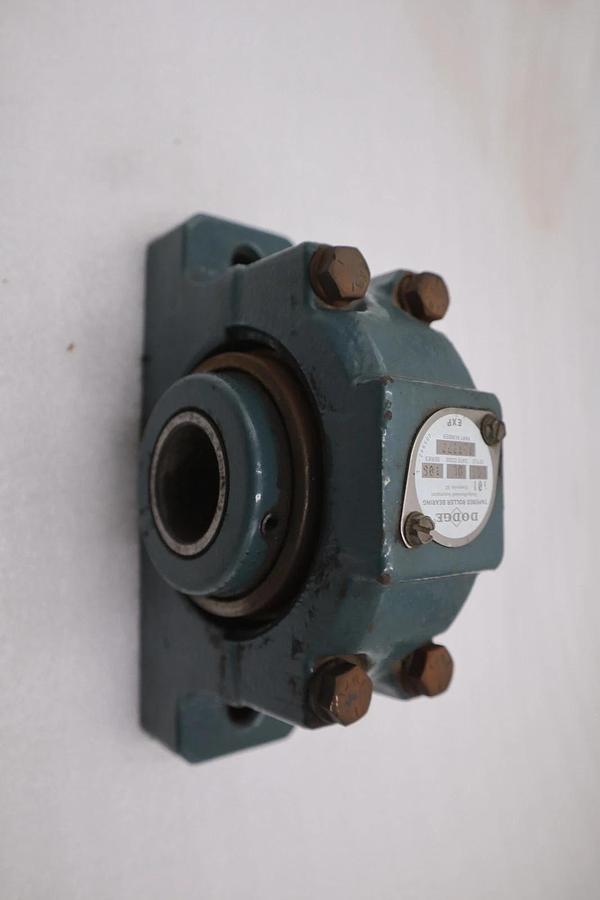 Used DODGE P2BDI106RE/ 023377 Roller Bearing Pillow Block - STOCK CC136