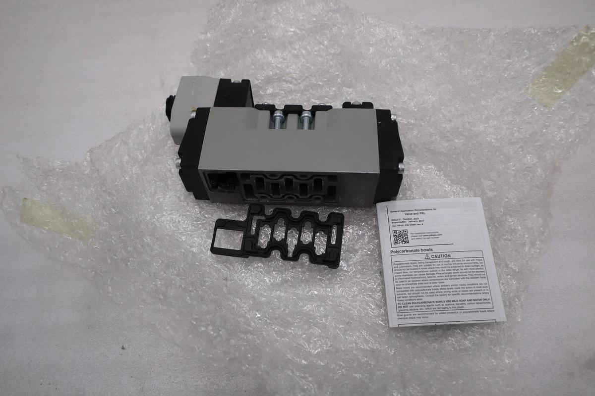 Used PARKER H11VXBG023D / H11VXBG023D - NEW IN BOX - STOCK GF136A