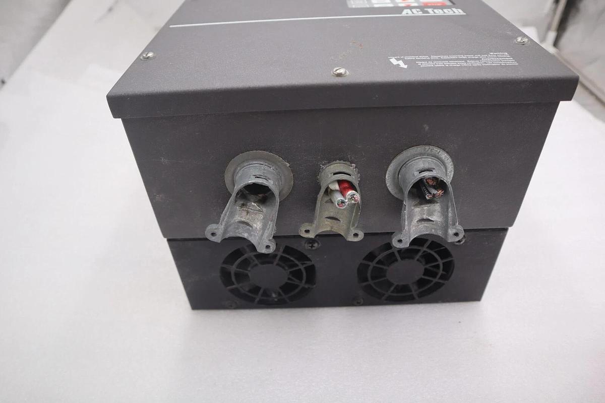 Used LENZE AC TECH M14250DK VFD DRIVE 400/460V 25 HP STOCK 2268-A