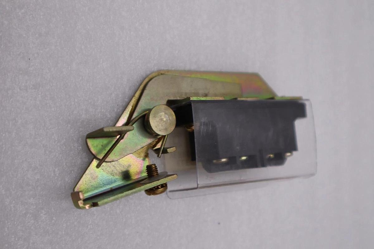 NEW OPEN BOX SQUARE D EK300-2 ELECTRICAL INTERLOCK H1557A