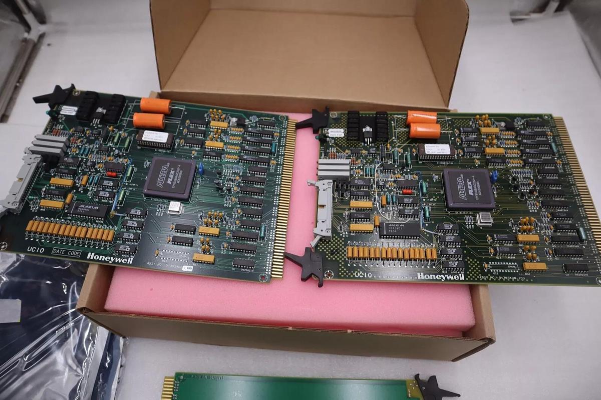 2 PIECES - NEW HONEYWELL 51305406-100 UCIO PC BOARD UNIVERSAL I/O MOD STOCK G477
