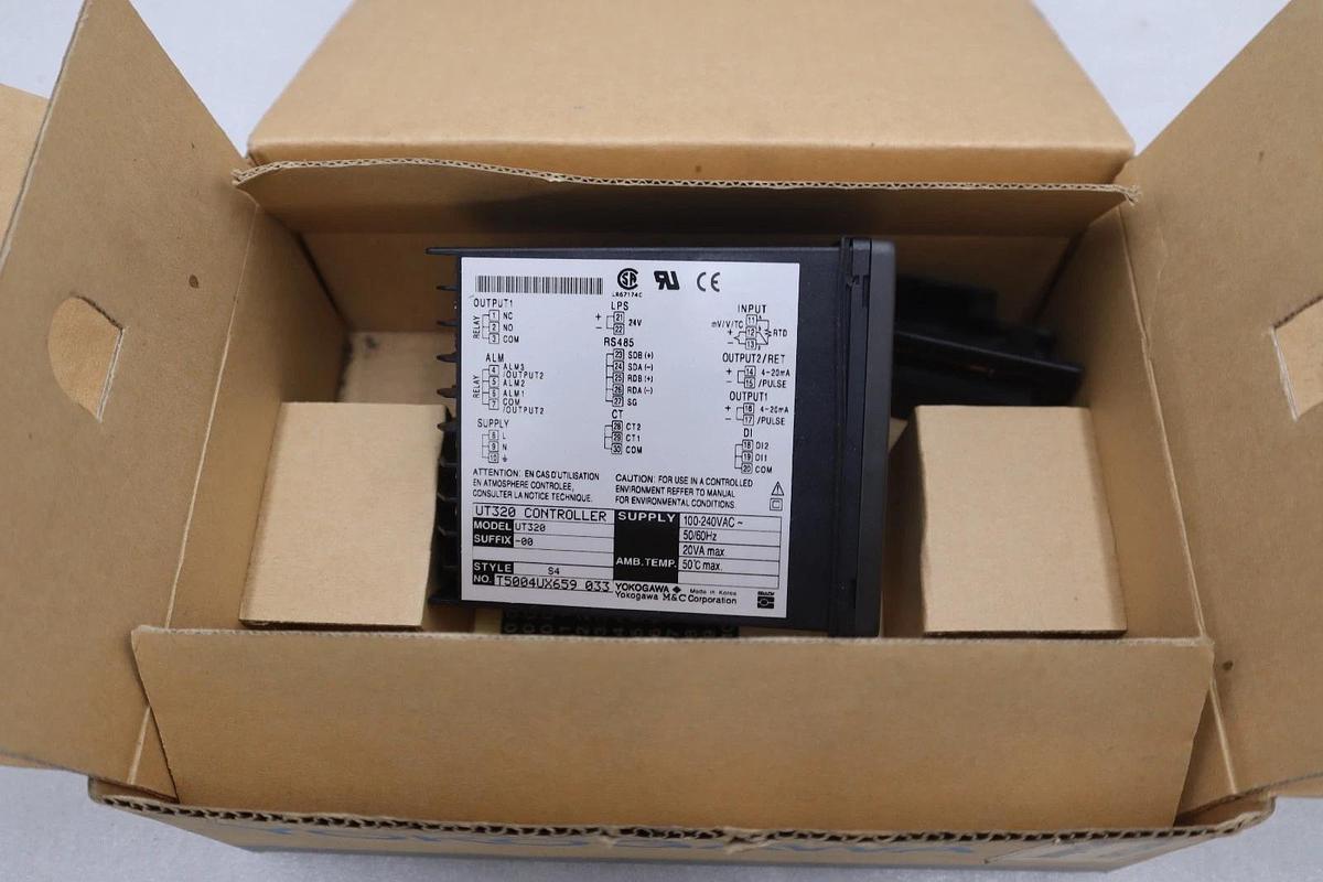 YOKOGAWA UT320-00 CONTROLLER 100-240VAC 50/60HZ STOCK 1398CC