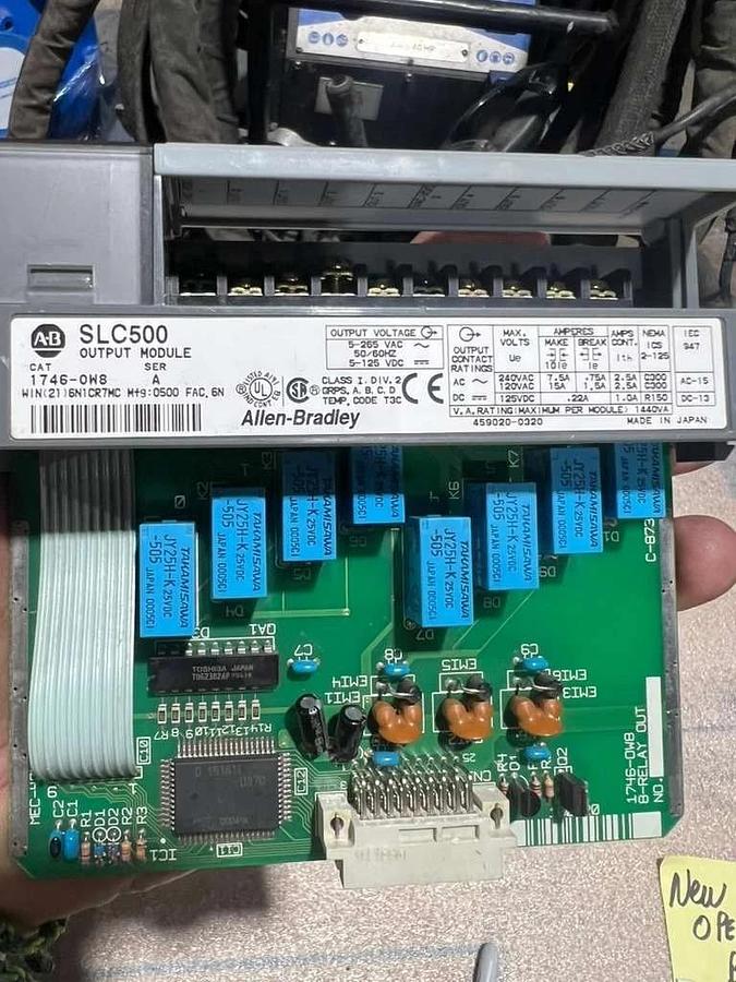 Used NEW OPEN BOX AB Allen-Bradley 1746-OW8 SLC 500 Relay Output Module STK L806CC
