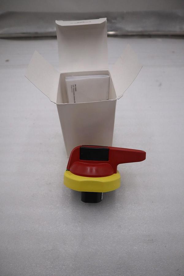 Used NEW OPEN BOX AB Allen-Bradley 194R-PY Operating Disconnect Handle 194RPY - G233A